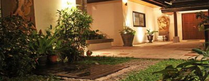 Luxury villa rentals Bang Po entrance_resize