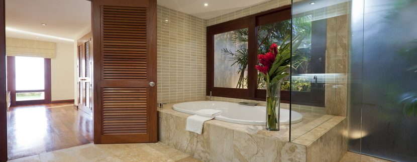 Mae Nam beach villa beach master bathroom_resize