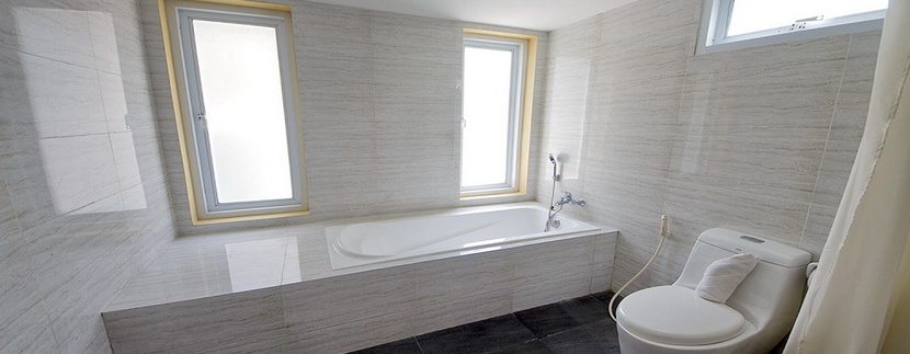 V 10 bathroom _resize