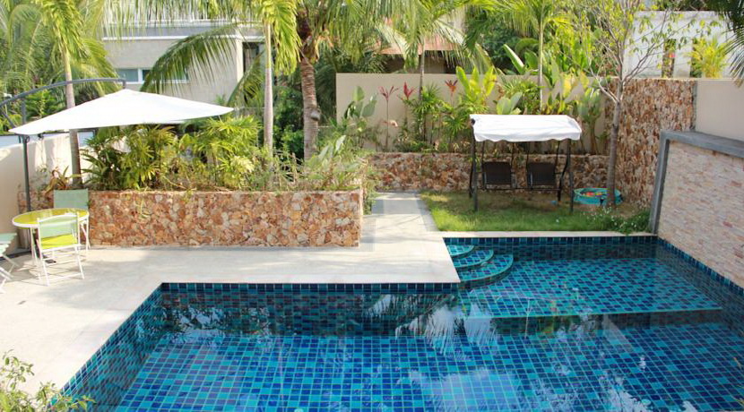 A louer Chaweng Noi villa 3 chambres piscine 700 m plage