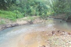 A vendre terrain avec rivière à Maenam Koh Samui