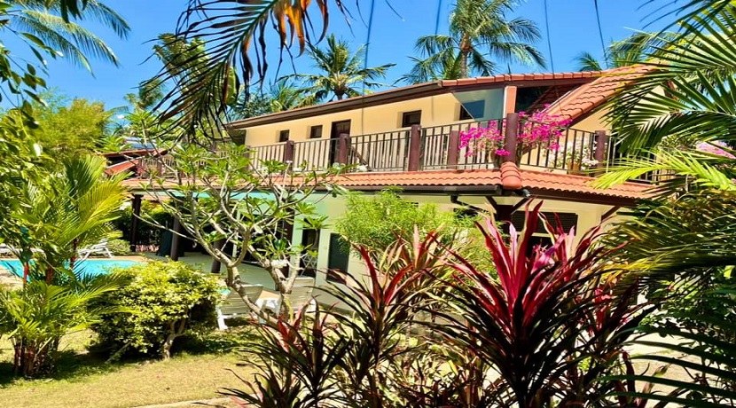Belle villa à 20m de la plage de Bang Por – Koh Samui – 3 chambres – piscine