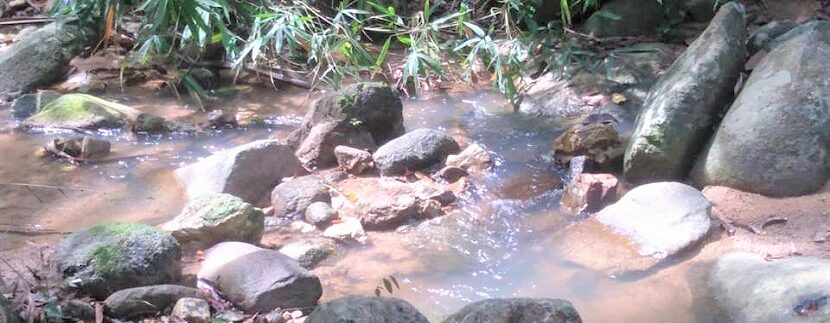 Terrain vue montagne cascade à Maenam Koh Samui à vendre 02