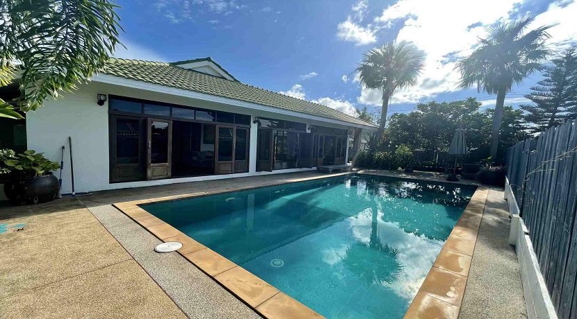 Villa 3 chambres à Choeng Mon Koh Samui à vendre à 700 m de la plage avec piscine