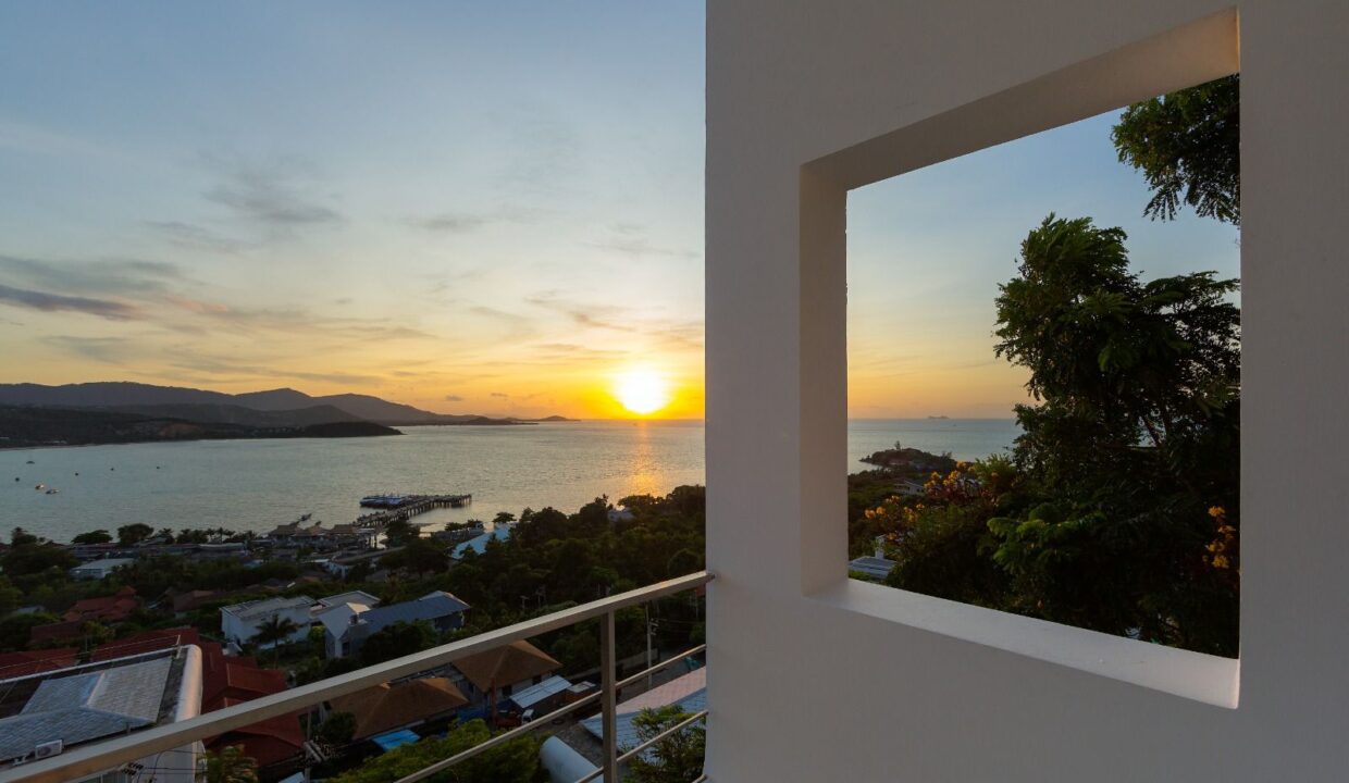 Penthouse apartment with sea view
