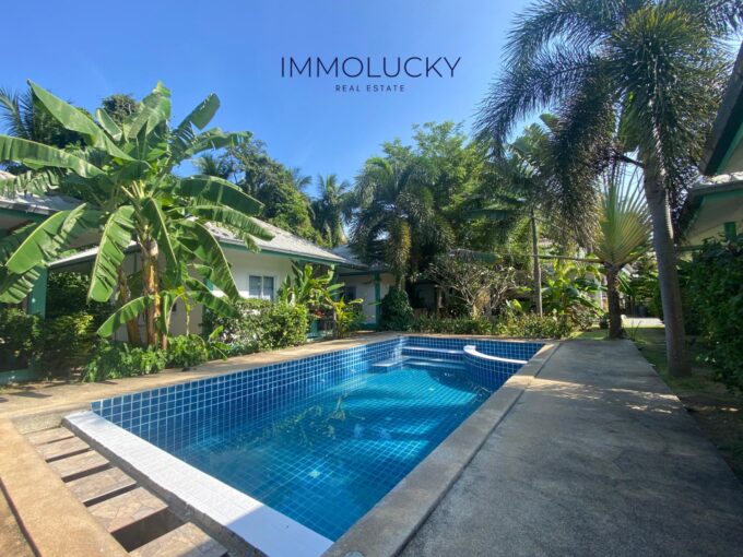 Piscine privée du resort à vendre à Koh Samui, offrant un espace de détente pour les clients du resort.